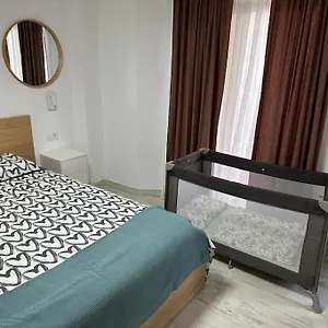 Renovated Modern In The Center Apartamento